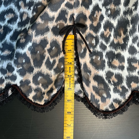 VINTAGE ARISTOCRAFT LEOPARD PRINT SLIP WITH BLACK TRIM SIDE SLITS SIZE MEDIUM - Picture 10 of 13